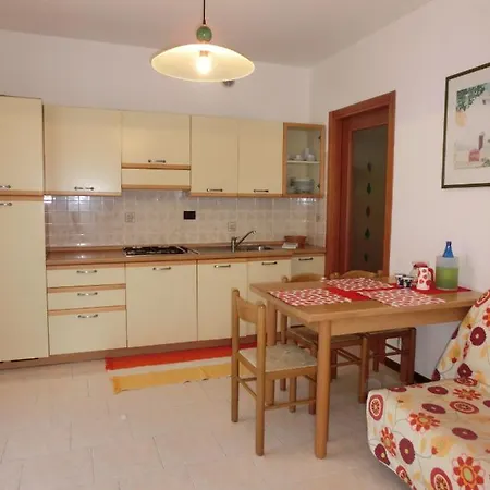 Two-roomed Flat For 5 People On The Ground Floor With Enclosed Garden *