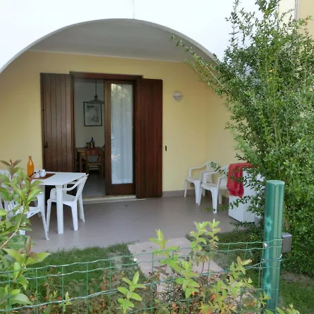 Apartment Two-roomed Flat For 5 People On The Ground Floor With Enclosed Garden *