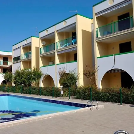 Two-roomed Flat For 5 People On The Ground Floor With Enclosed Garden Apartment