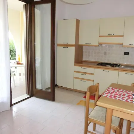 Two-roomed Flat For 5 People On The Ground Floor With Enclosed Garden Bibione